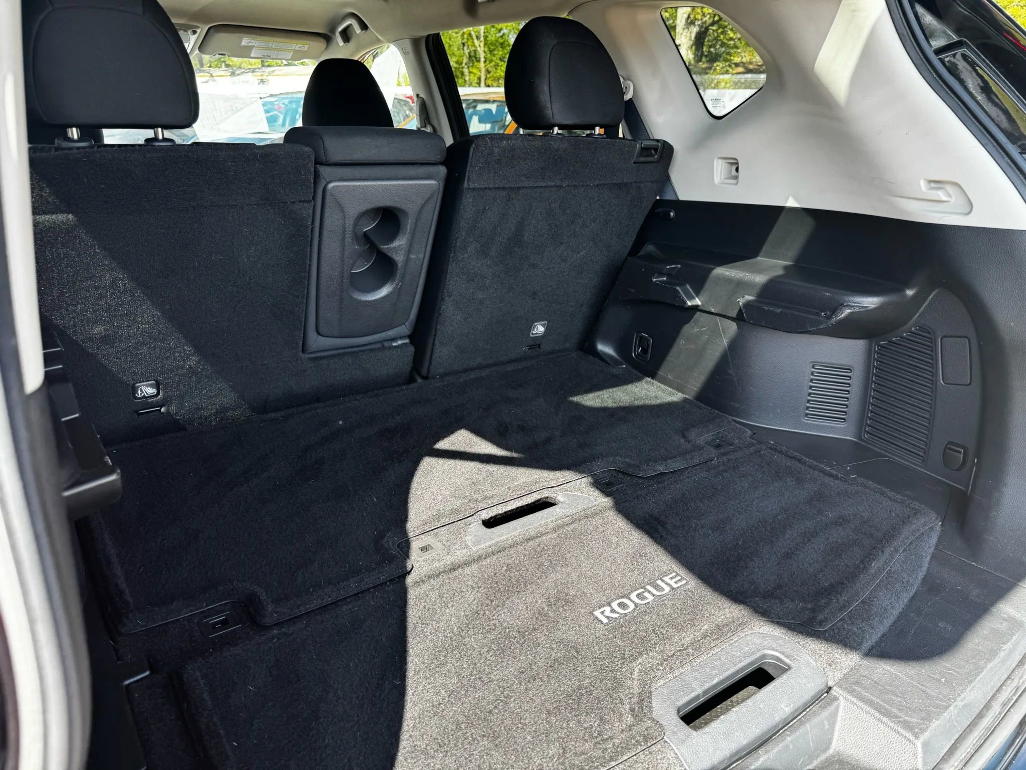 Used 2018 Nissan Rogue SV w/ Premium Package image 5