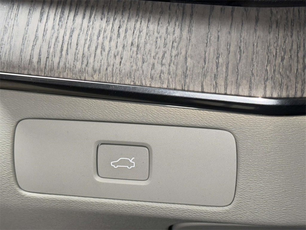 Used 2024 Volvo XC90 B6 Plus w/ Protection Package Premier image 27