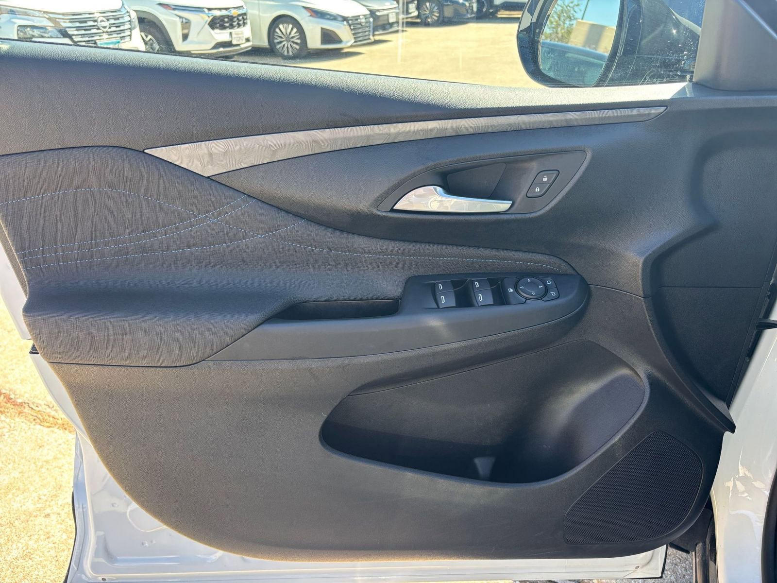 Used 2025 Buick Envista Sport Touring image 18