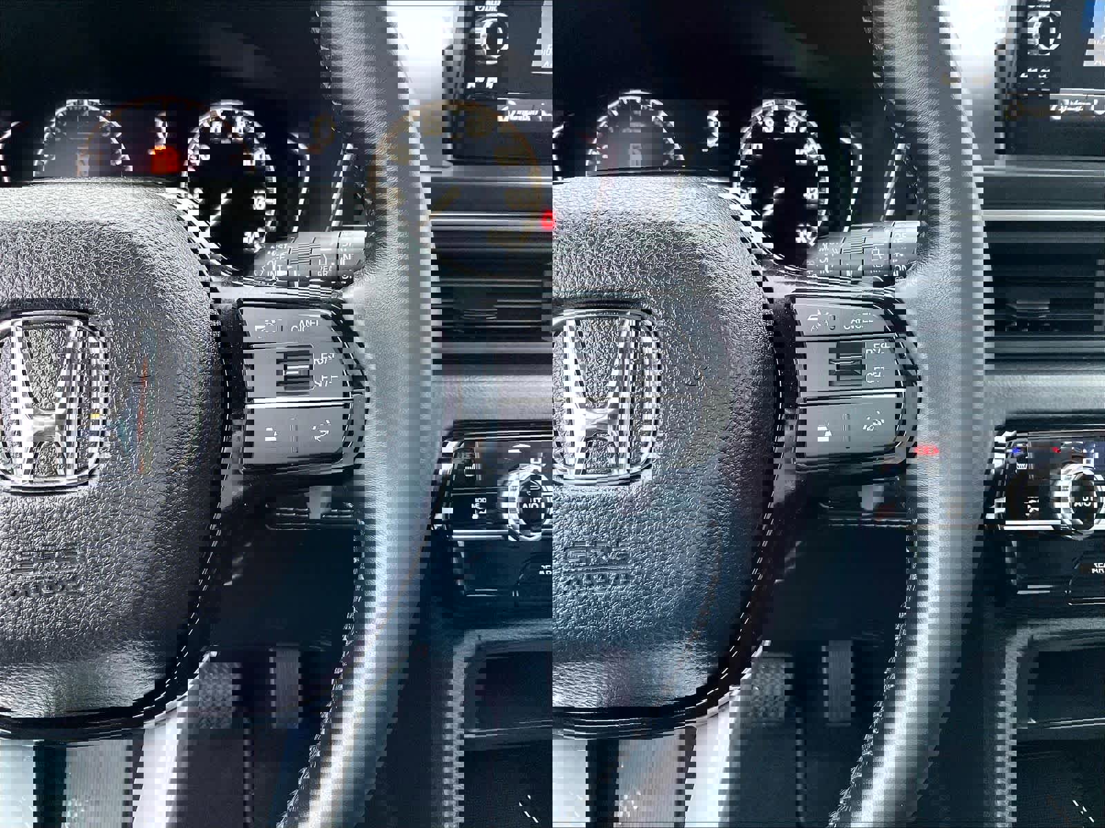 Used 2025 Honda Pilot Touring image 38