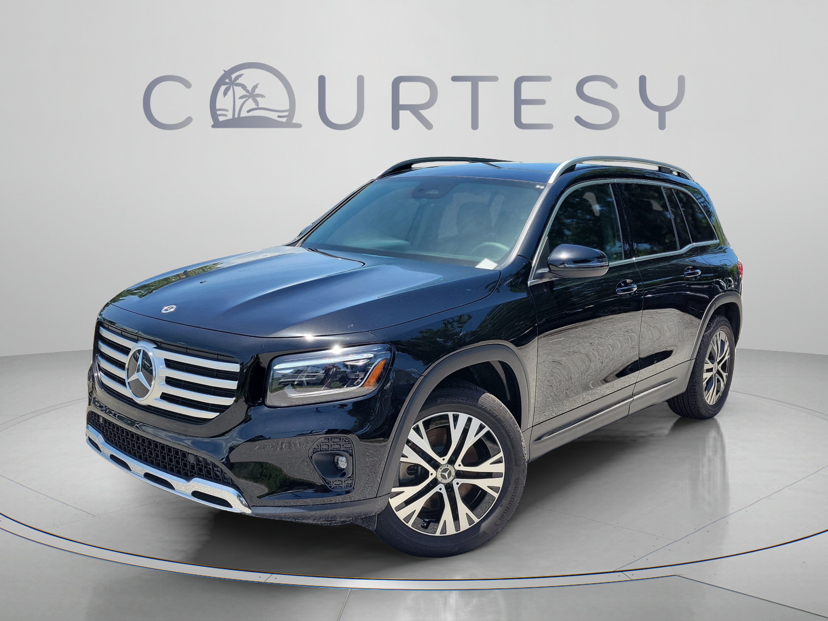 Used 2026 Mercedes-Benz GLB 250 image 1