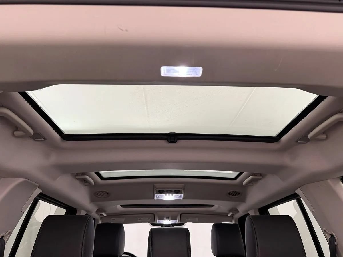 Used 2016 Land Rover LR4 HSE Silver Edition AWD/4WD image 34