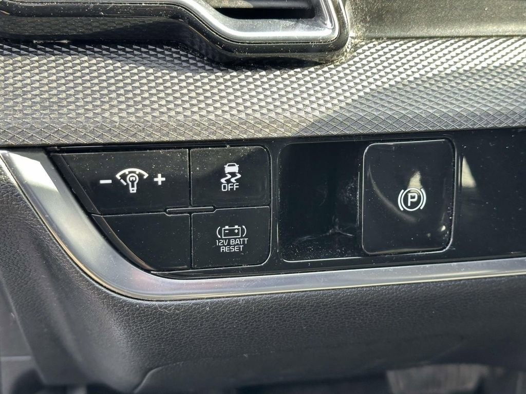 Used 2023 Kia Sportage LX AWD/4WD image 16