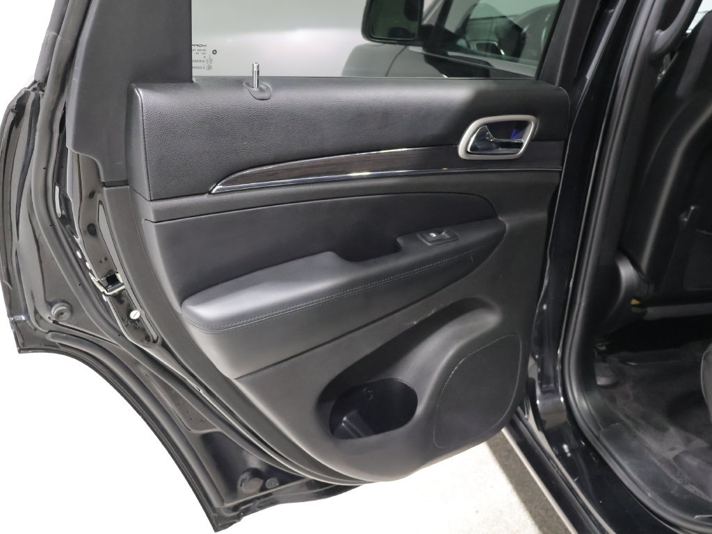 Used 2018 Jeep Grand Cherokee Overland AWD/4WD image 18