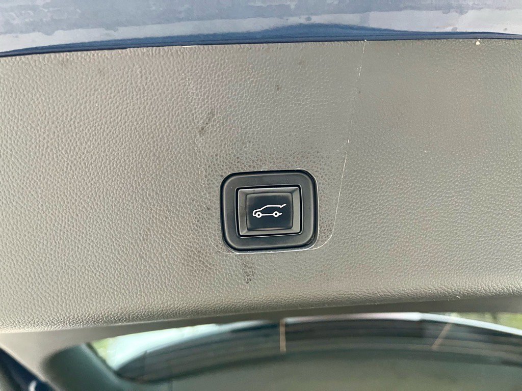 Used 2023 Chevrolet Traverse LT image 23