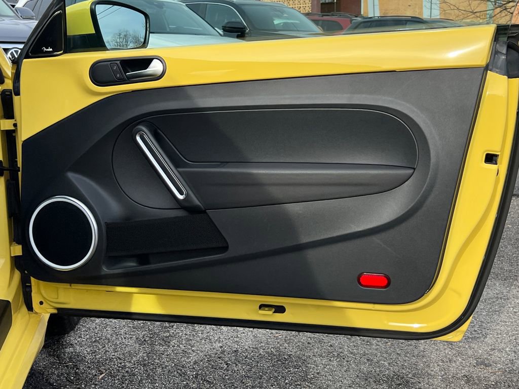 Used 2014 Volkswagen Beetle TDI image 11