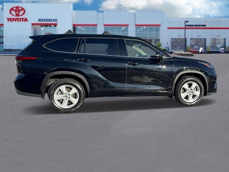 Used 2022 Toyota Highlander LE image 4