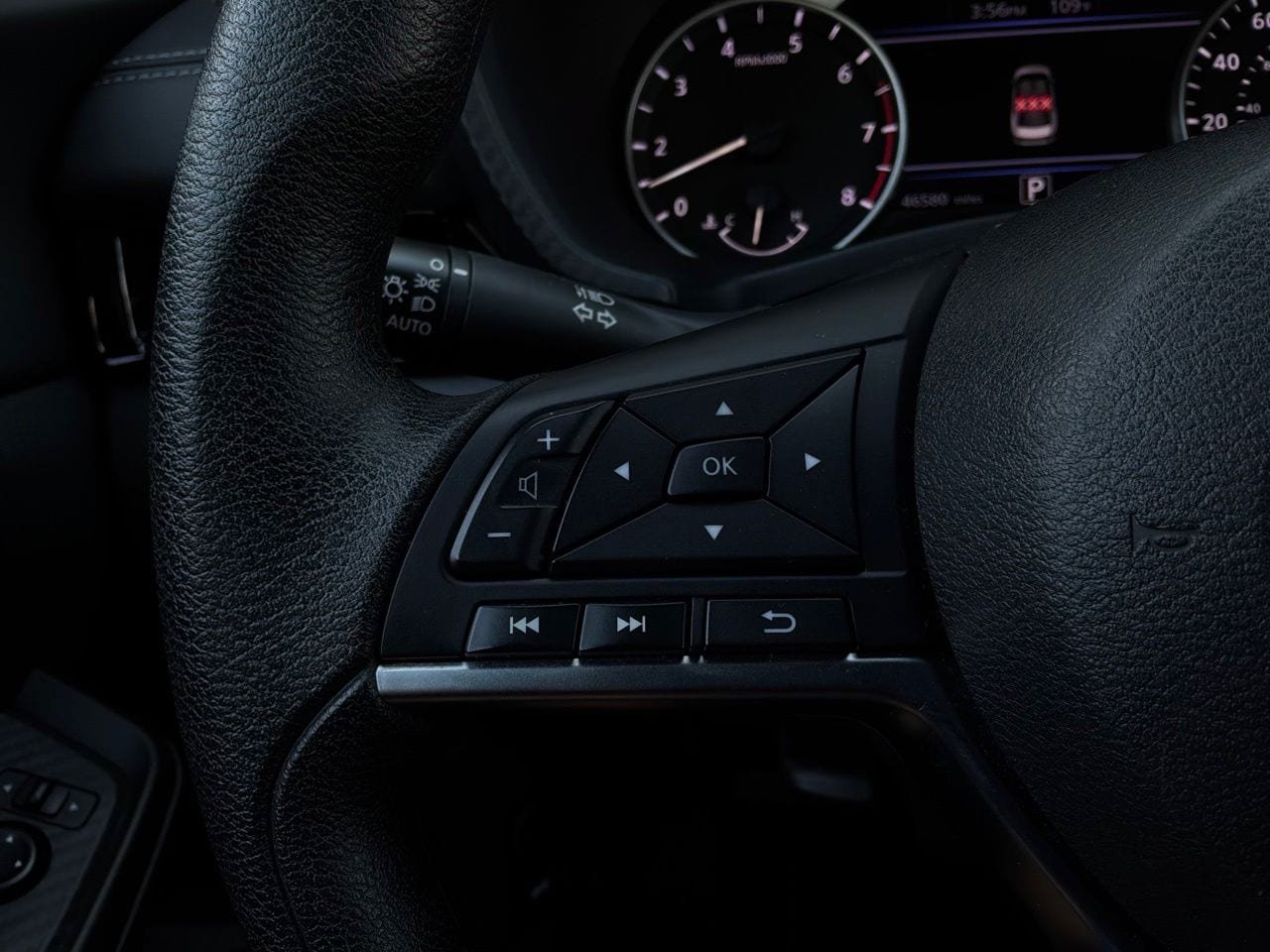 Used 2025 Nissan Sentra SV FWD image 33