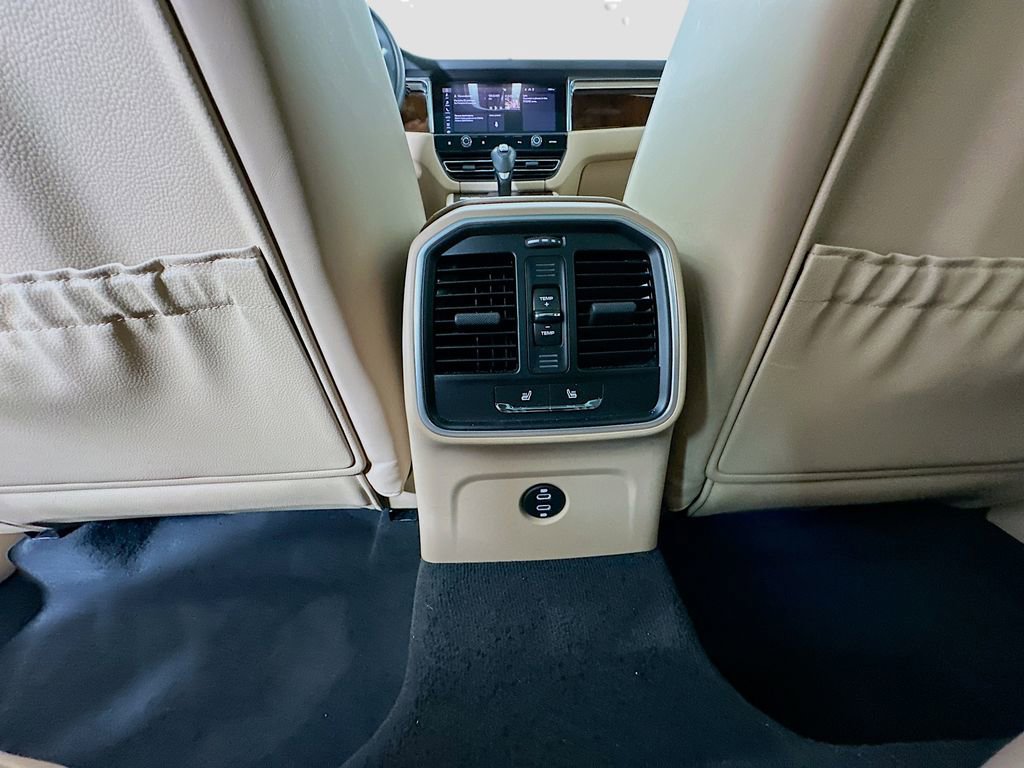 Certified 2023 Porsche Macan AWD/4WD image 27
