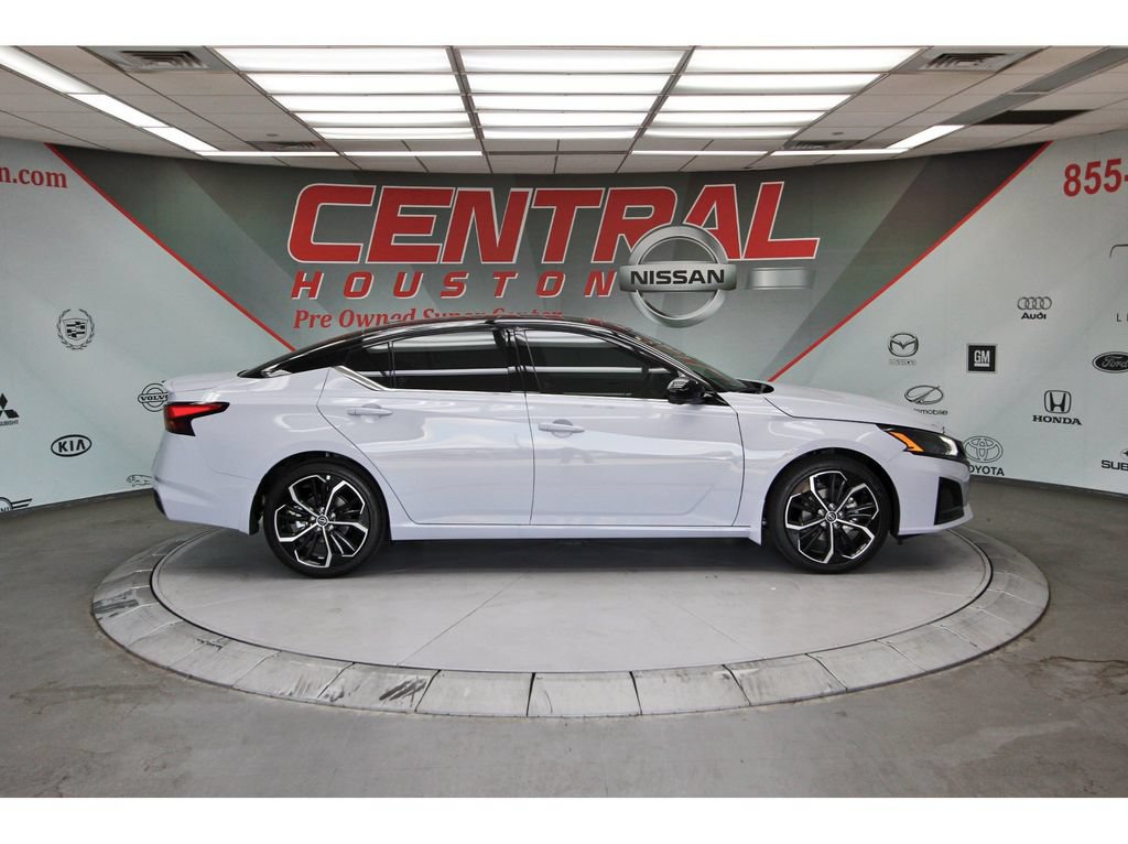 New 2026 Nissan Altima 2.5 SR w/ SR Premium Package FWD image 5