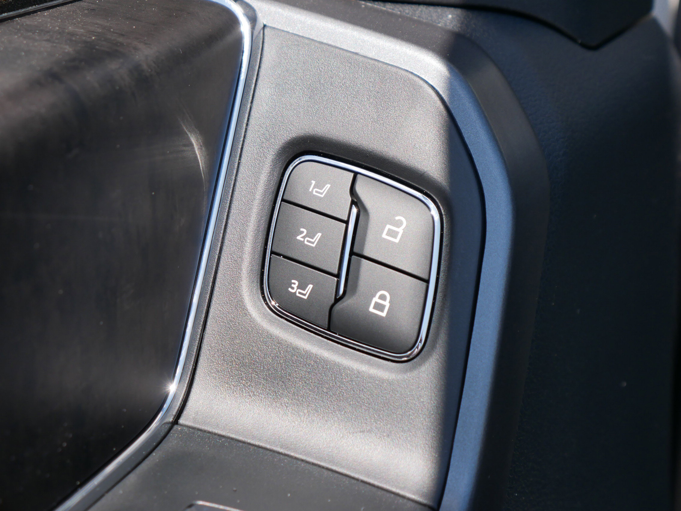 New 2025 Ford F350 Lariat w/ Lariat Ultimate Package image 43