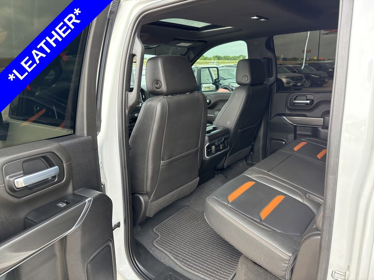 Used 2022 GMC Sierra 2500 AT4 w/ AT4 Premium Plus Package AWD/4WD image 7
