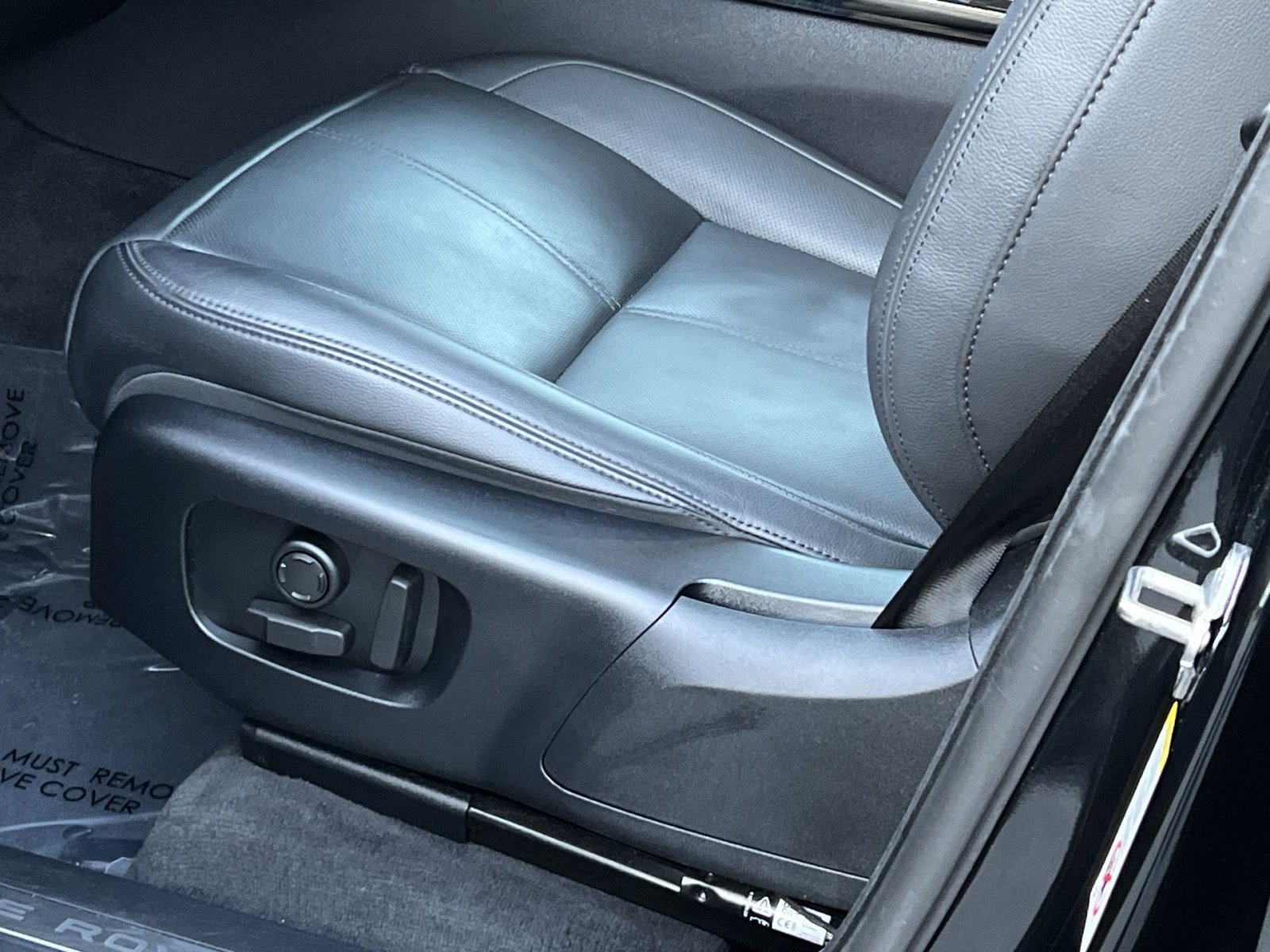 Used 2025 Land Rover Range Rover Velar Dynamic SE image 12