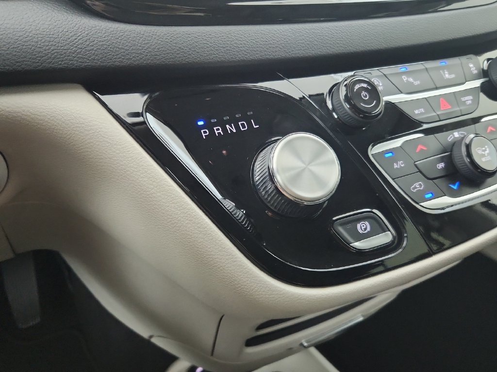 Certified 2024 Chrysler Pacifica Touring-L FWD image 31