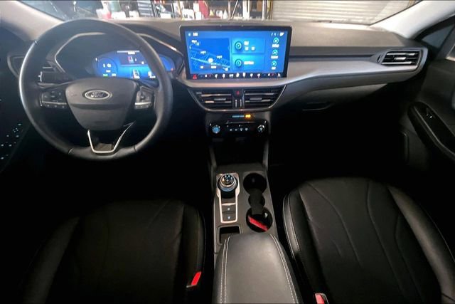 Used 2025 Ford Escape Platinum w/ Premium Technology Package FWD image 15