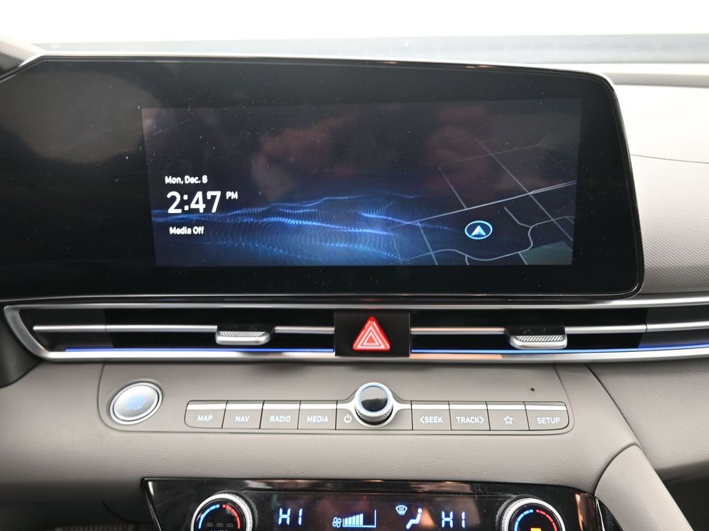 Used 2025 Hyundai Elantra SEL image 34