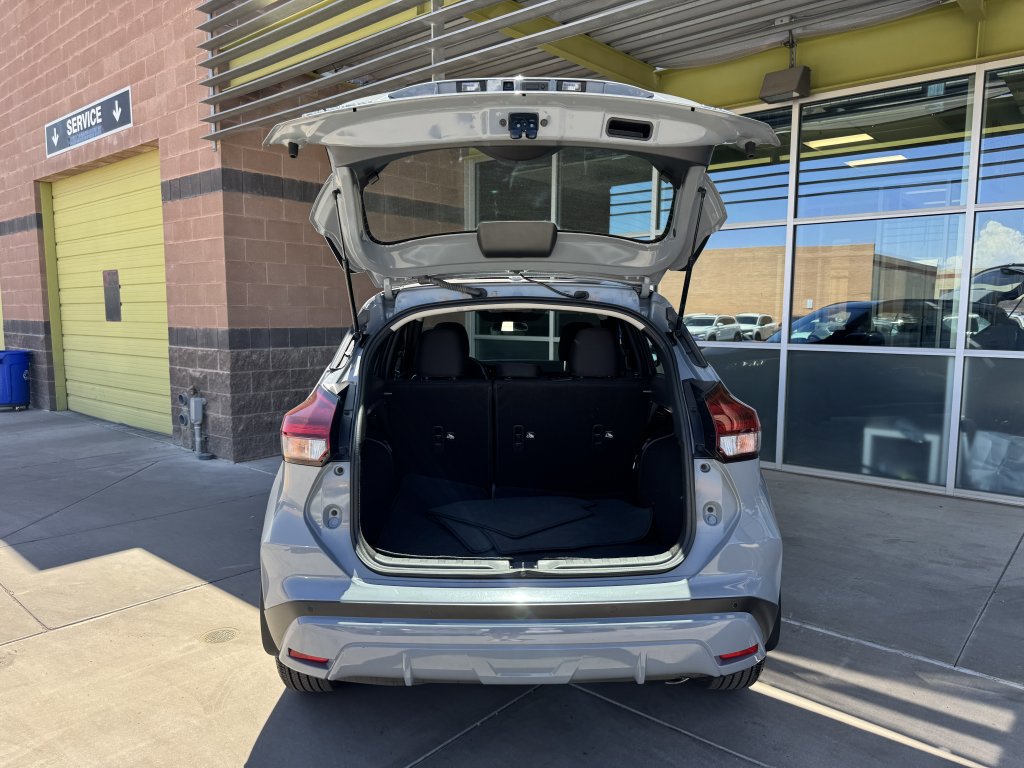 Used 2023 Nissan Kicks SR FWD image 33