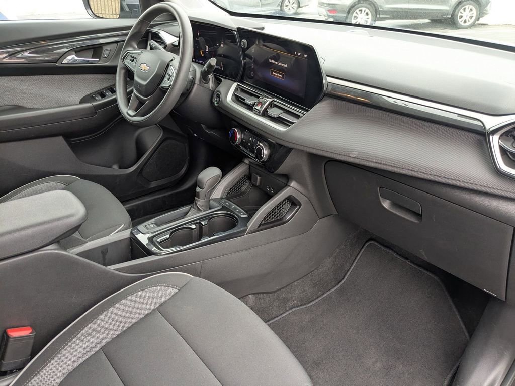 Used 2025 Chevrolet TrailBlazer LT image 33