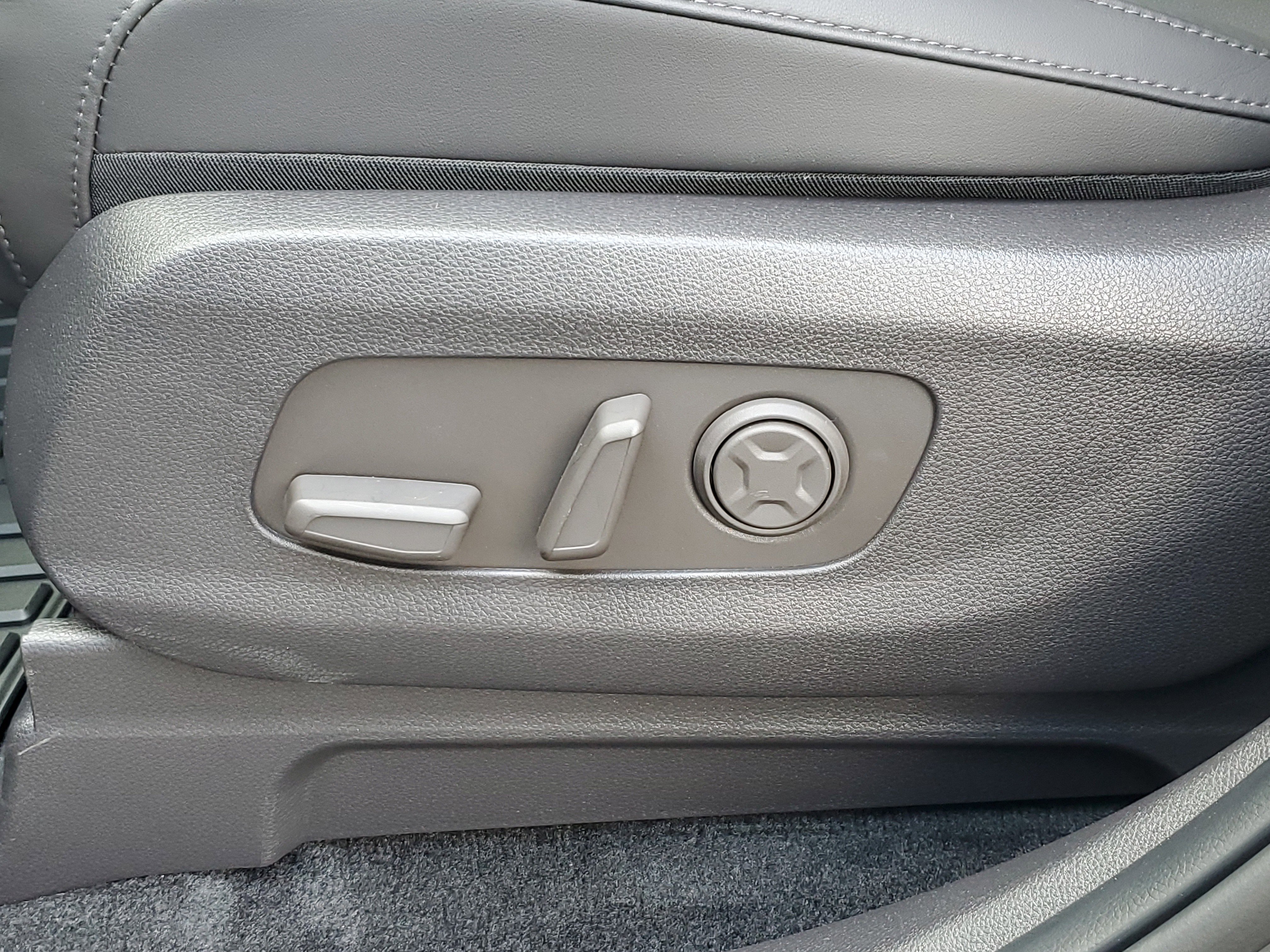 New 2025 Kia Carnival EX image 19