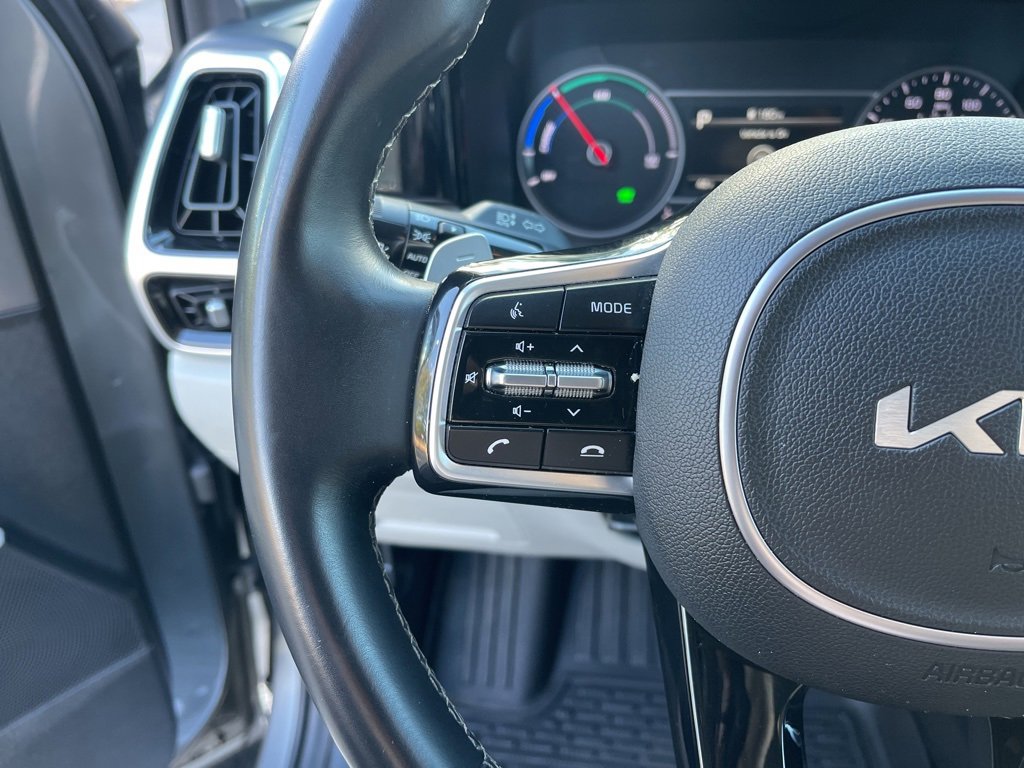 Certified 2022 Kia Sorento SX image 17