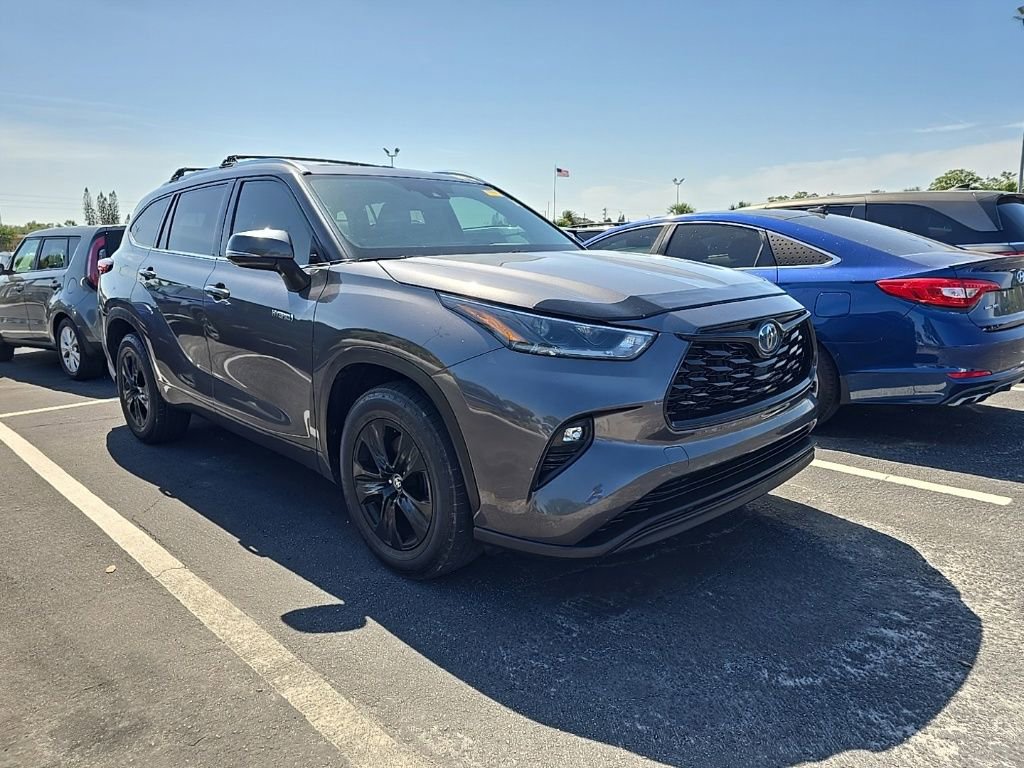 Used 2021 Toyota Highlander XLE image 1