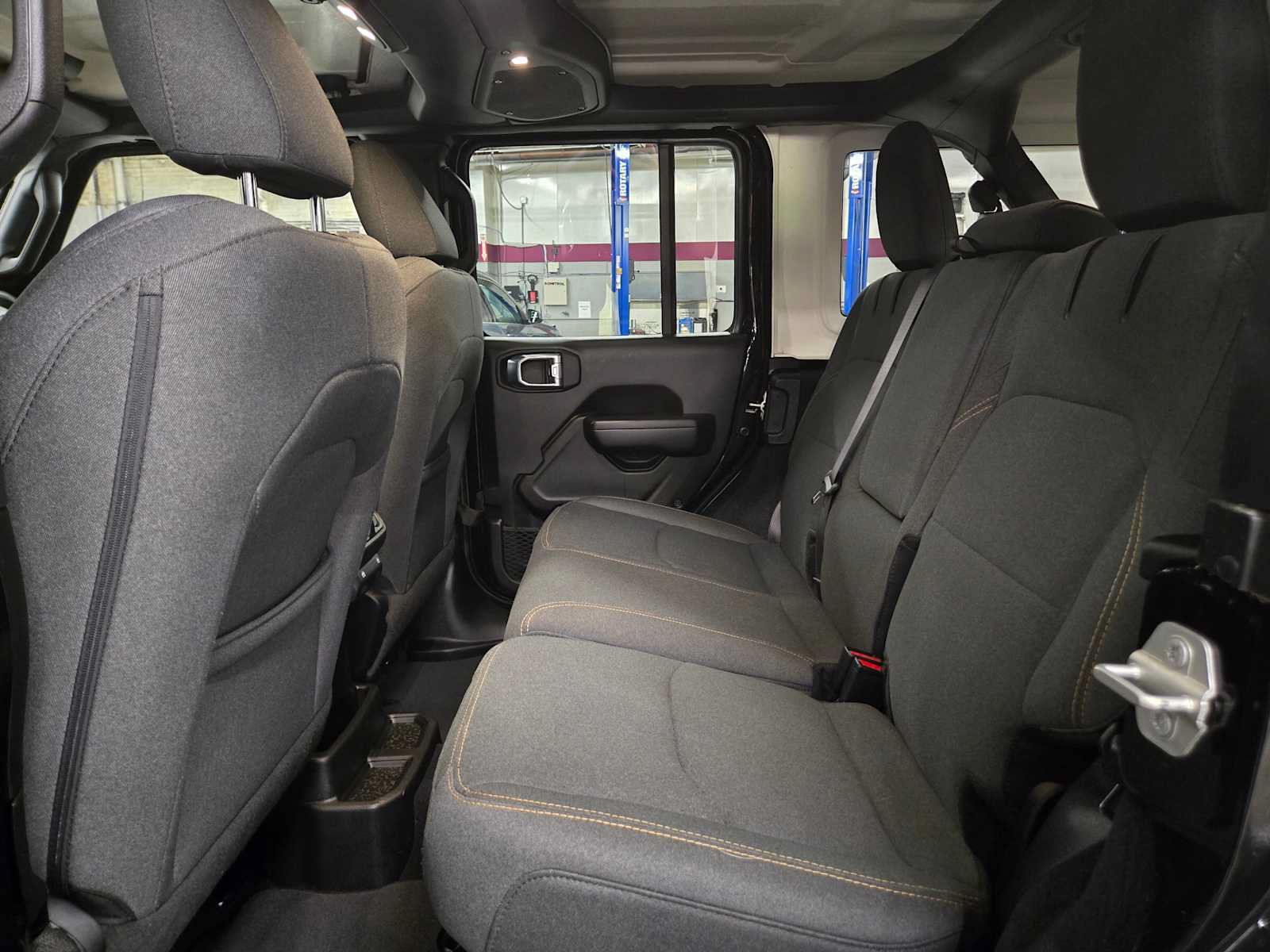 Used 2024 Jeep Wrangler Unlimited AWD/4WD image 17