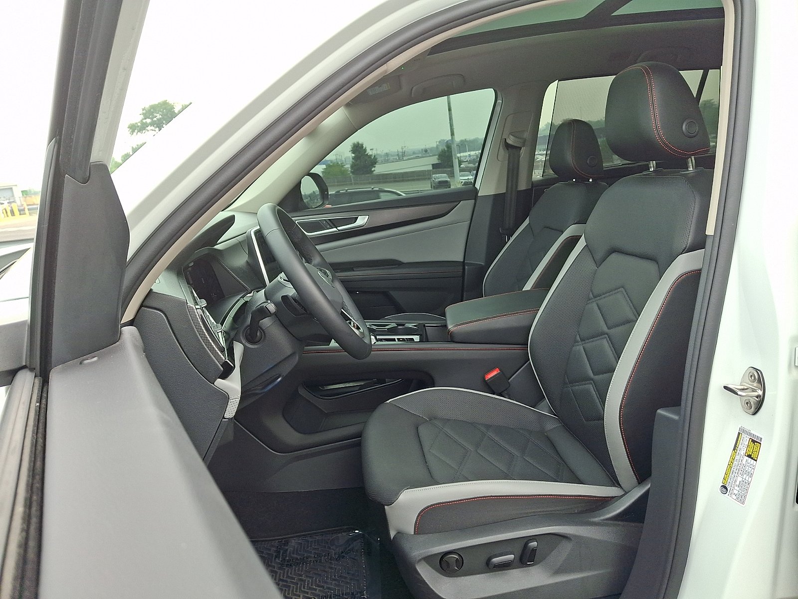 Used 2024 Volkswagen Atlas Peak Edition SE AWD/4WD image 14