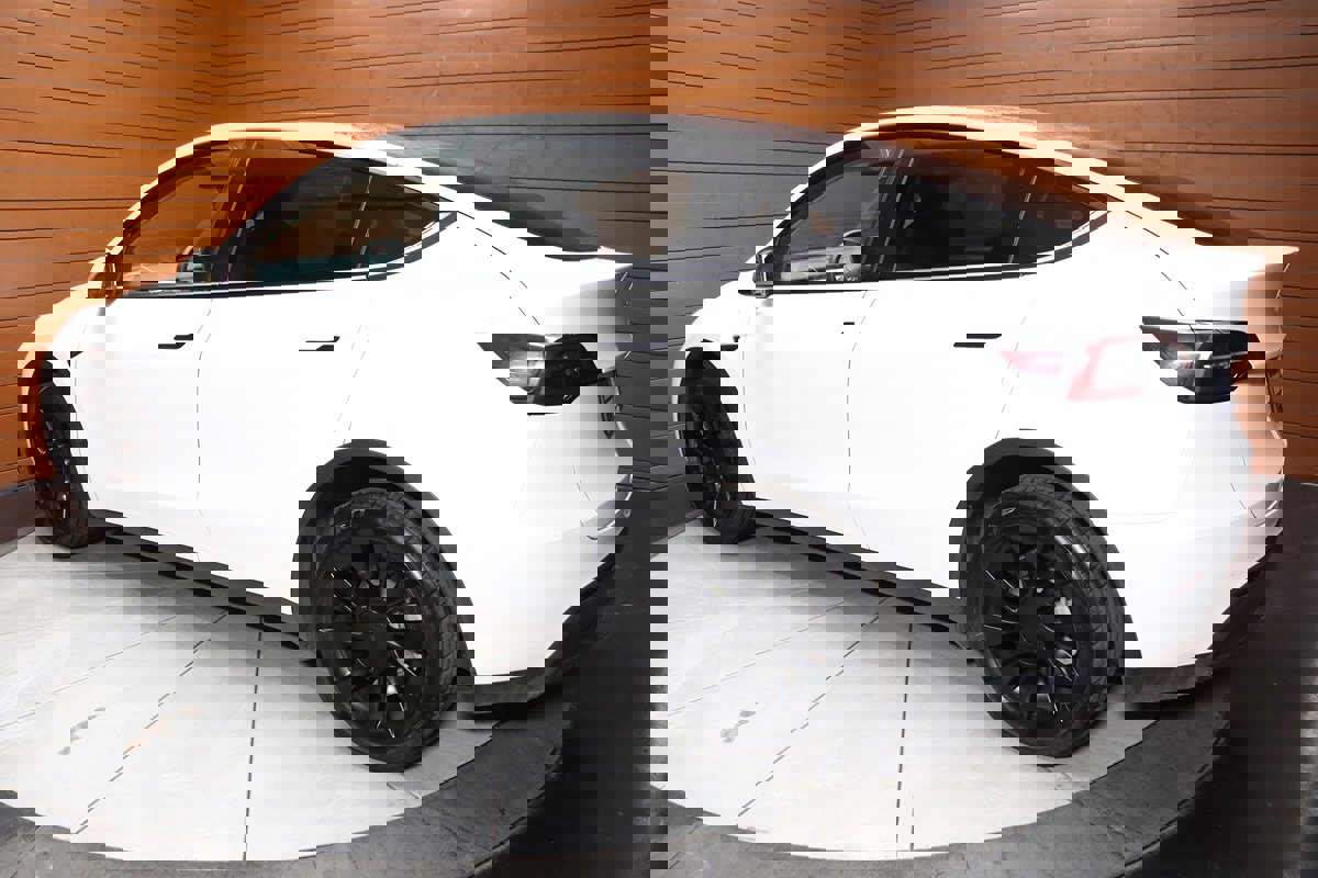 Used 2023 Tesla Model Y Long Range image 10