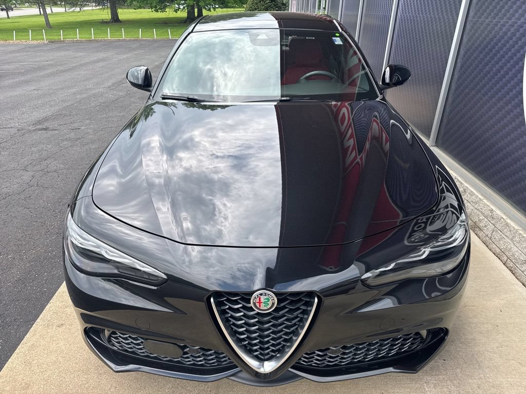 Used 2024 Alfa Romeo Giulia Ti w/ Performance Driving Package AWD/4WD image 9