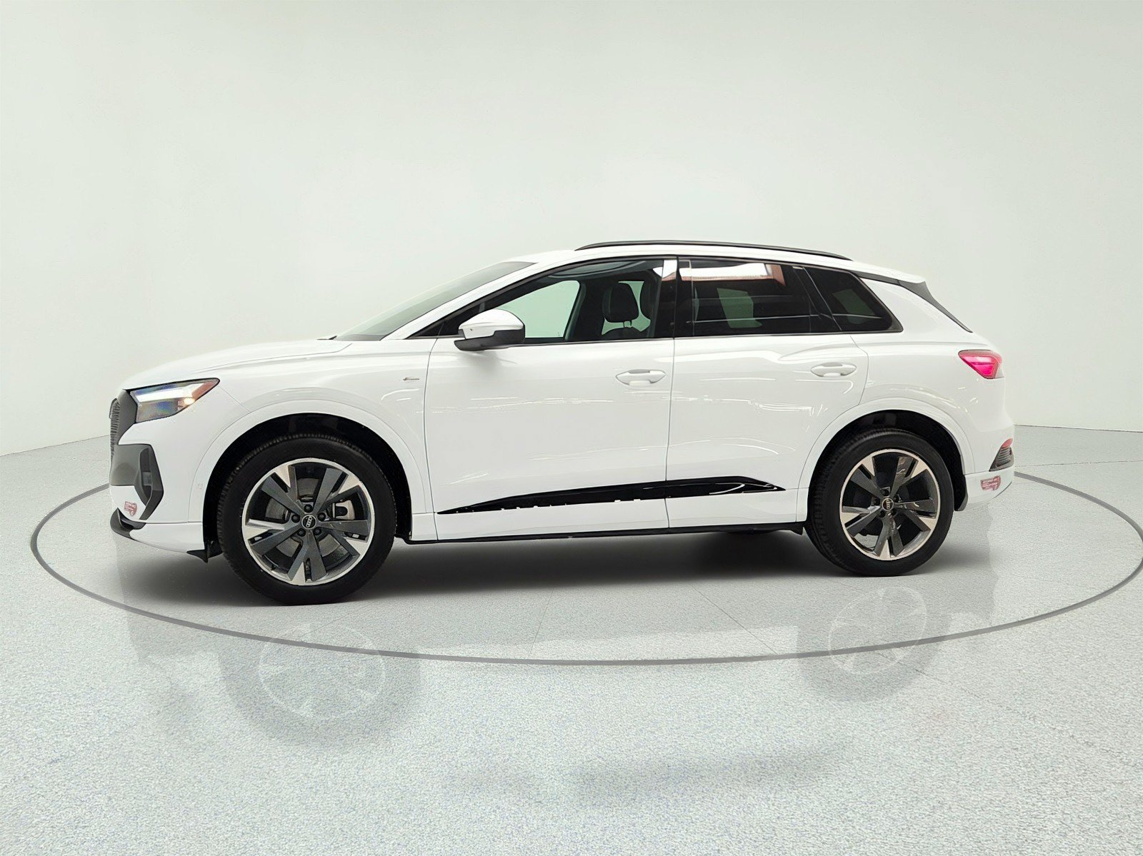 Used 2023 Audi Q4 e-tron Premium Plus w/ Premium Plus AWD/4WD image 8