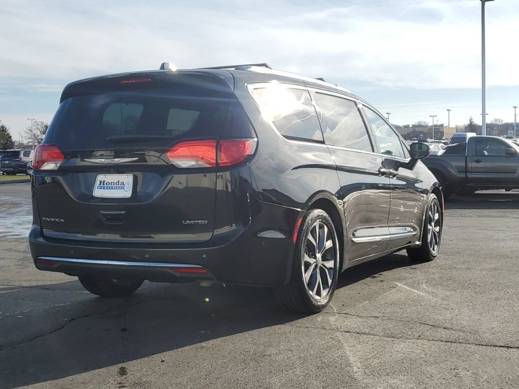 Used 2017 Chrysler Pacifica Limited image 8