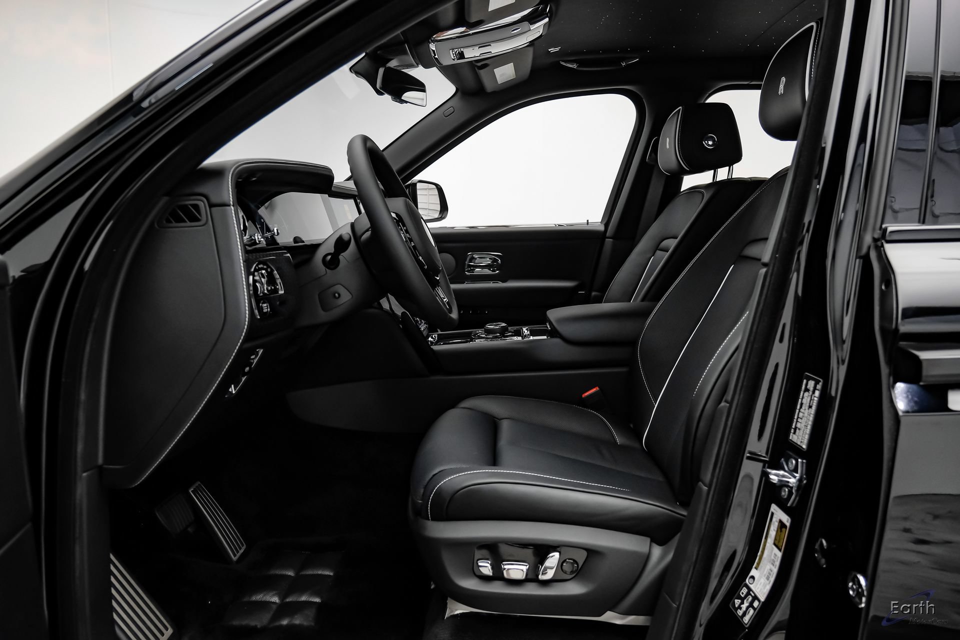 Used 2026 Rolls-Royce Cullinan Black Badge AWD/4WD image 43