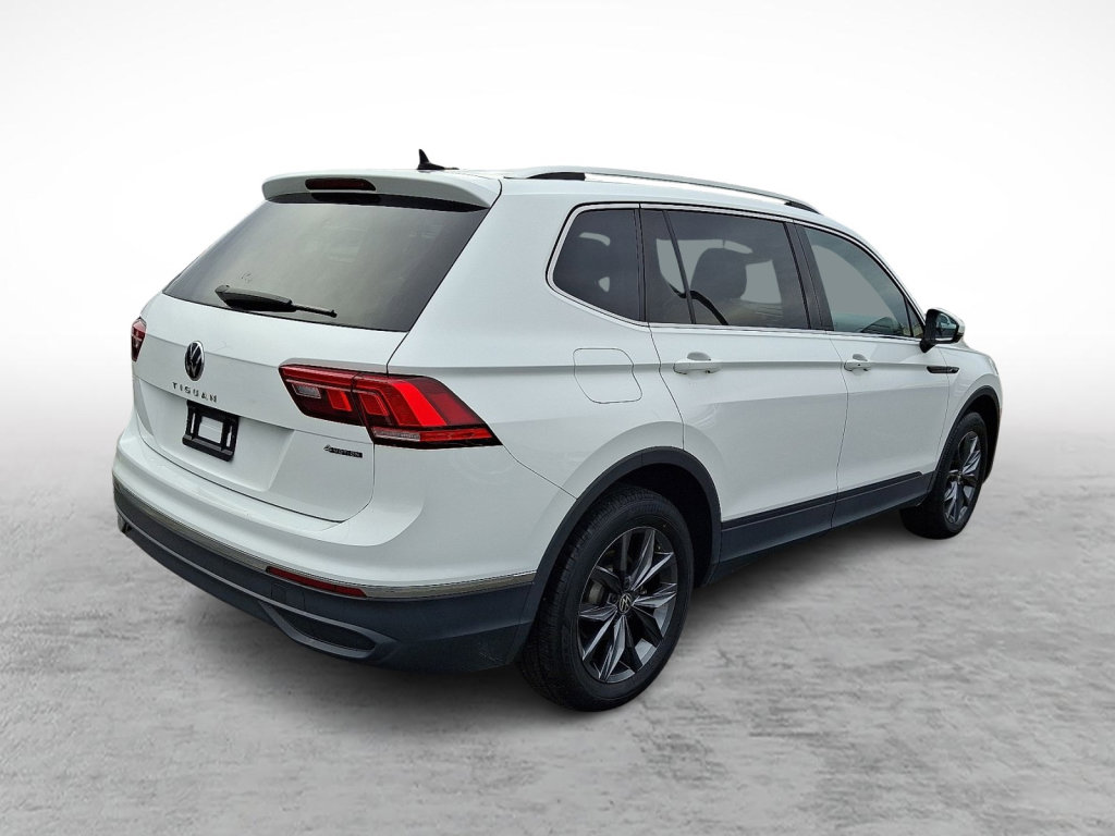 Used 2022 Volkswagen Tiguan SE w/ Panoramic Sunroof Package image 5