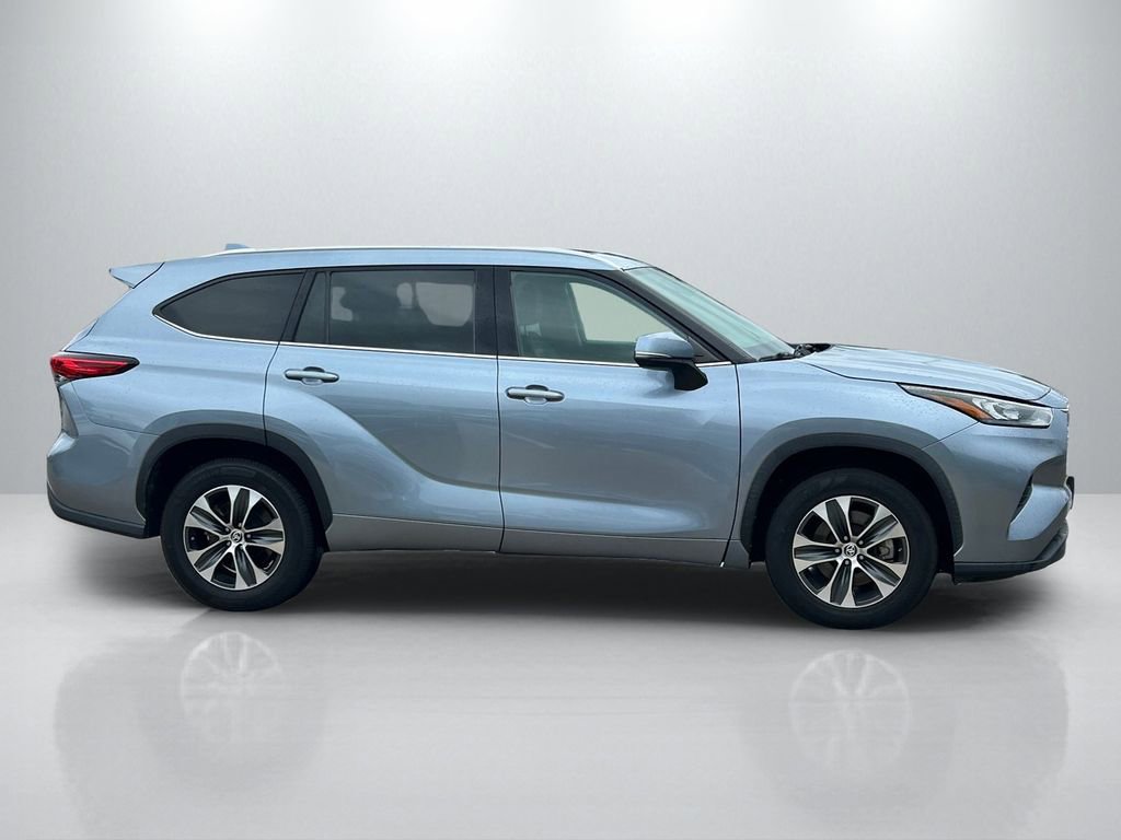 Used 2020 Toyota Highlander XLE FWD image 4