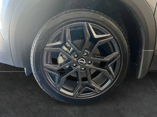 Used 2025 Nissan Kicks SR AWD/4WD image 9