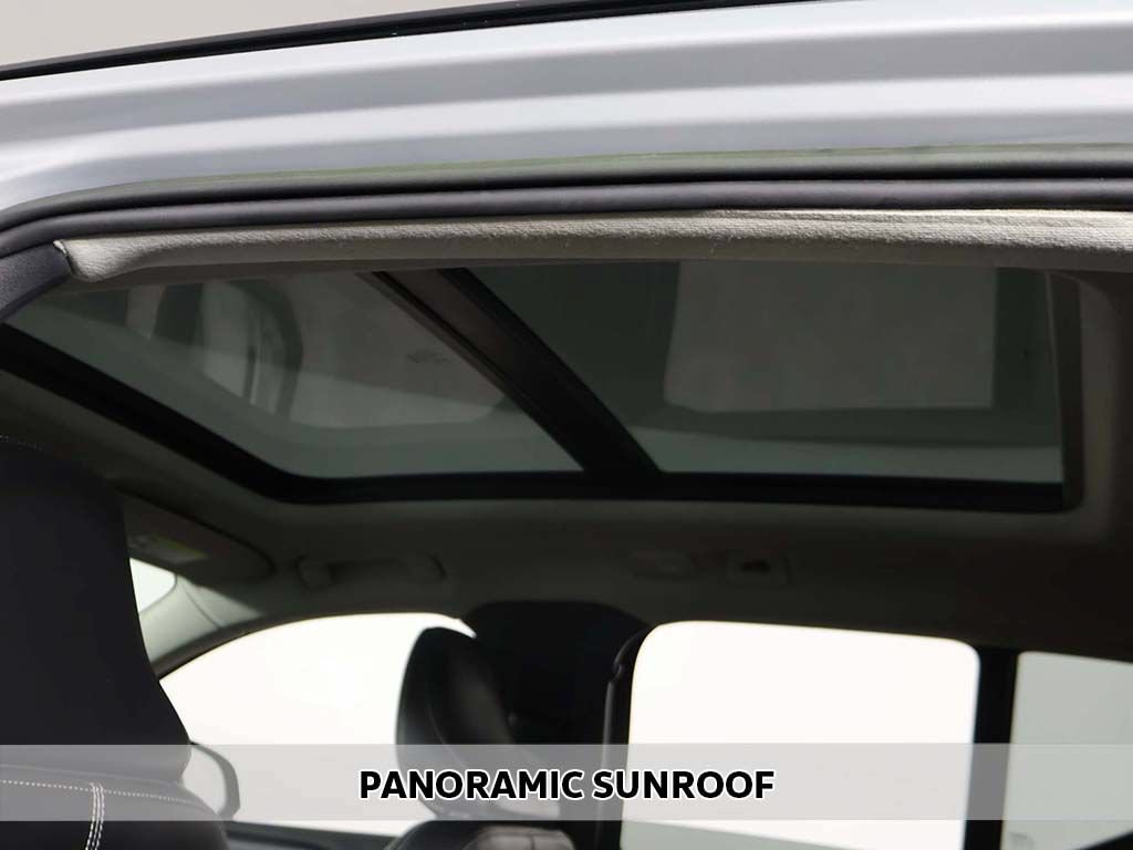 Used 2023 Volvo XC40 B5 Plus w/ Climate Package AWD/4WD image 4