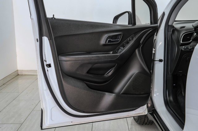 Used 2017 Chevrolet Trax LS image 37