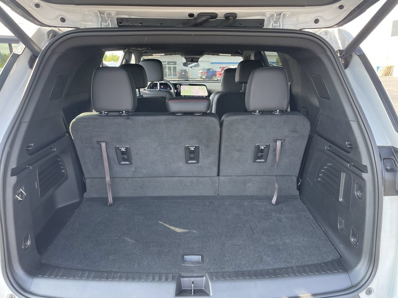 Used 2025 Chevrolet Traverse Z71 w/ LPO, Floor Liner Package AWD/4WD image 26