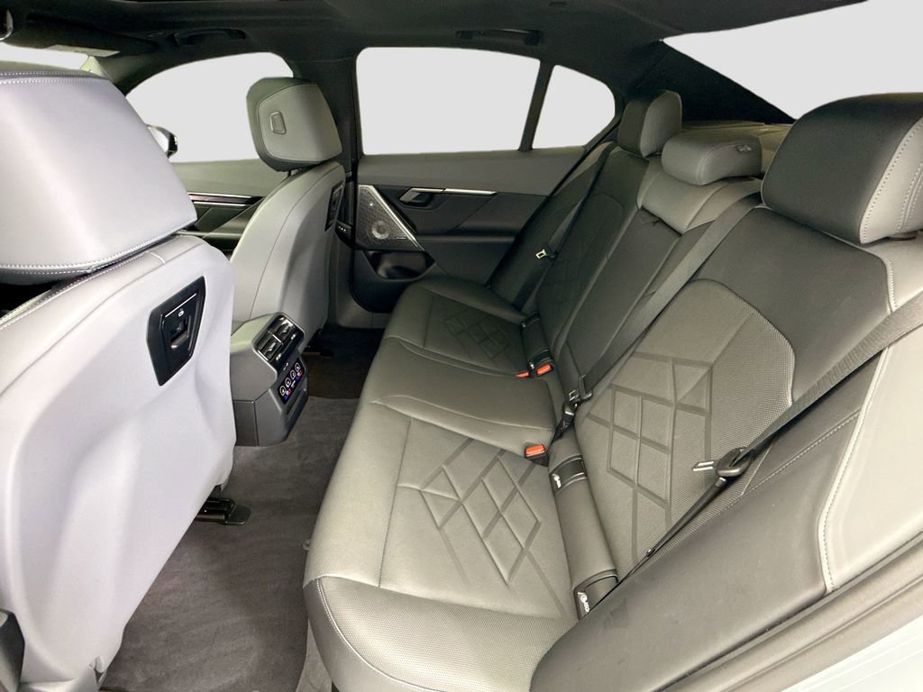 Certified 2026 BMW i5 eDrive40 w/ M Sport Package image 20