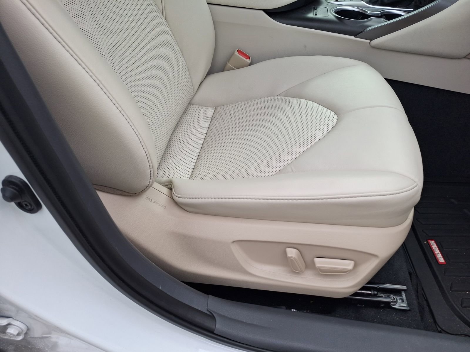 Used 2024 Toyota Camry XLE w/ Cold Weather Package image 32