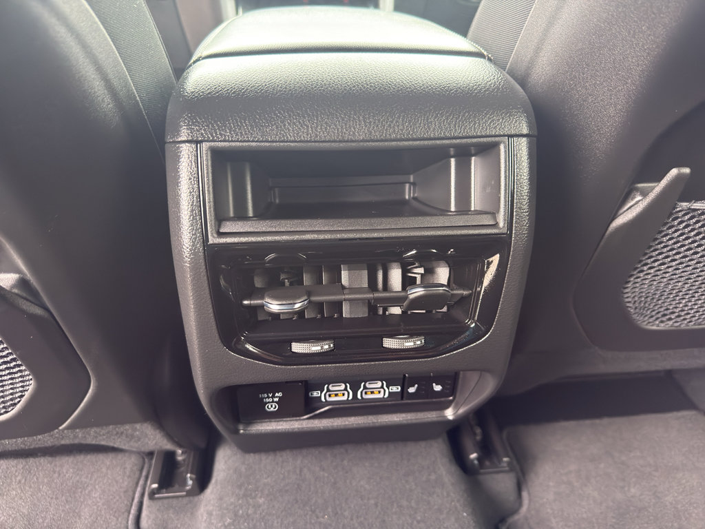Used 2024 Jeep Grand Cherokee Limited image 32