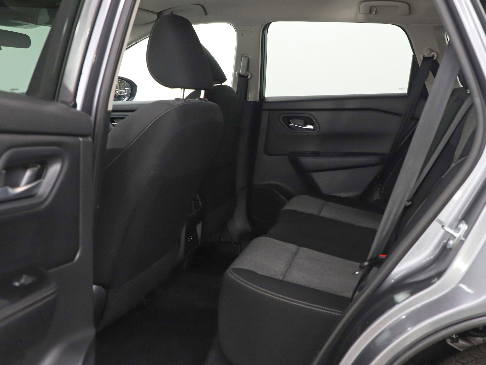 Used 2025 Nissan Rogue SV image 18