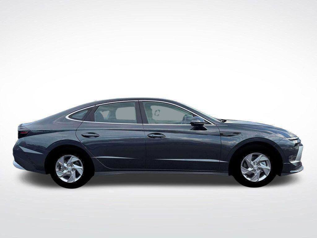 New 2026 Hyundai Sonata SE FWD image 9