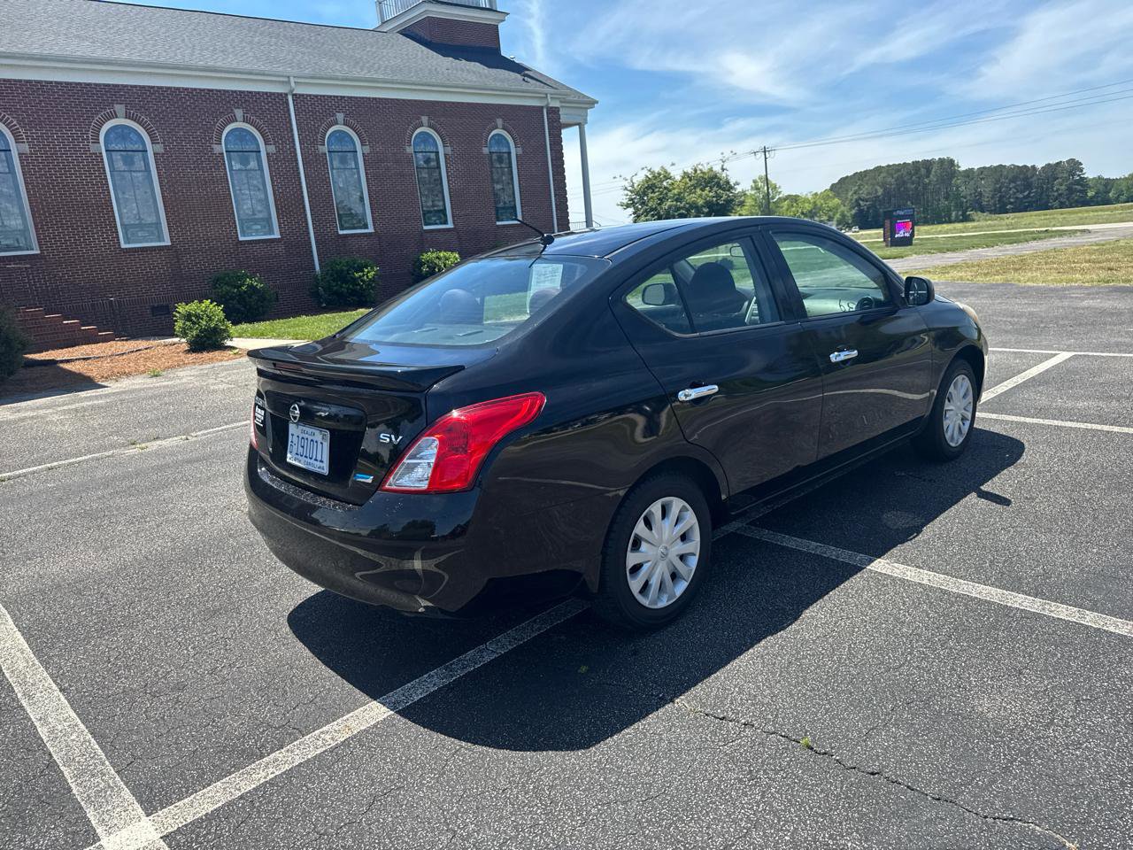Used 2014 Nissan Versa SV FWD image 5