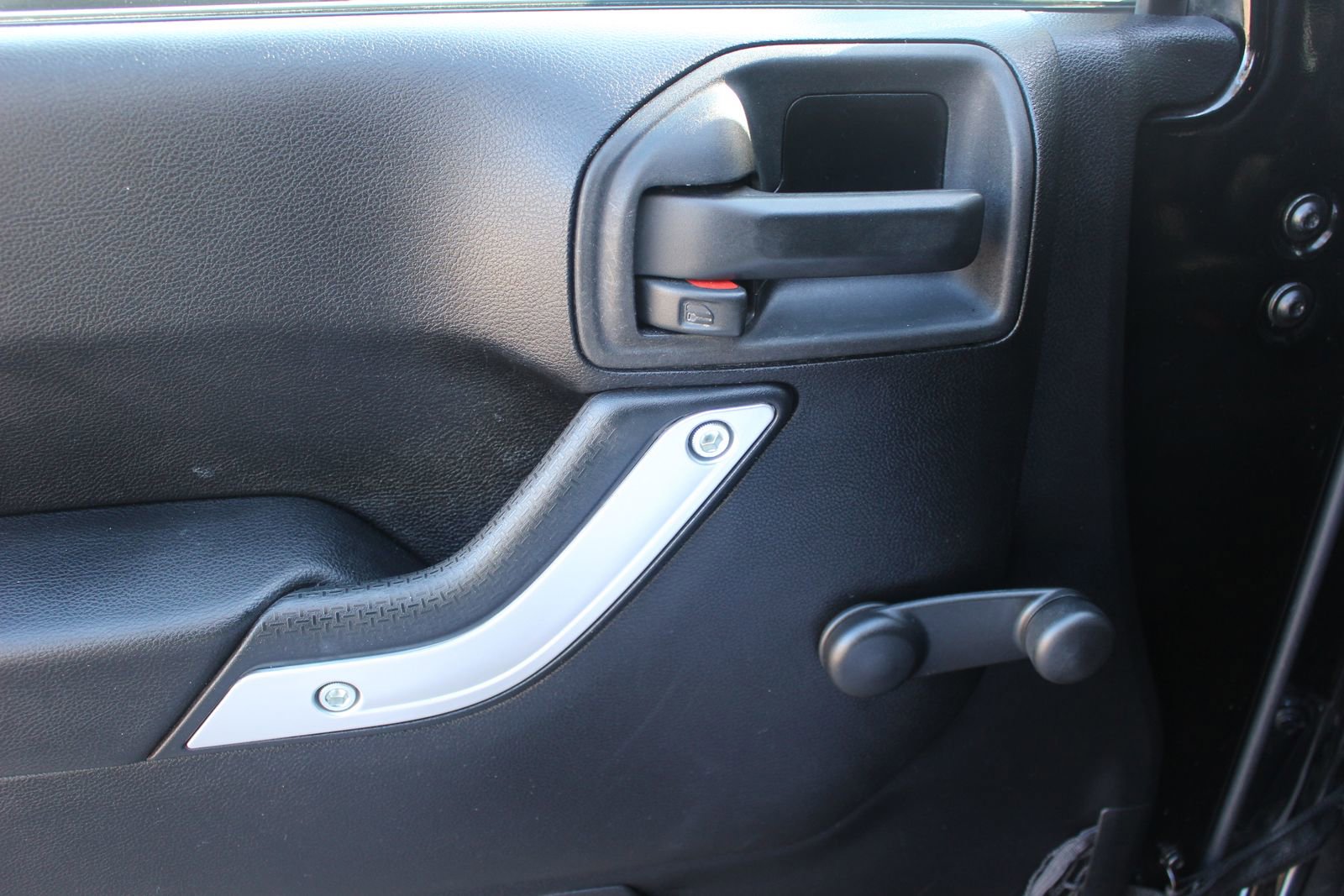 Used 2015 Jeep Wrangler Sport image 16