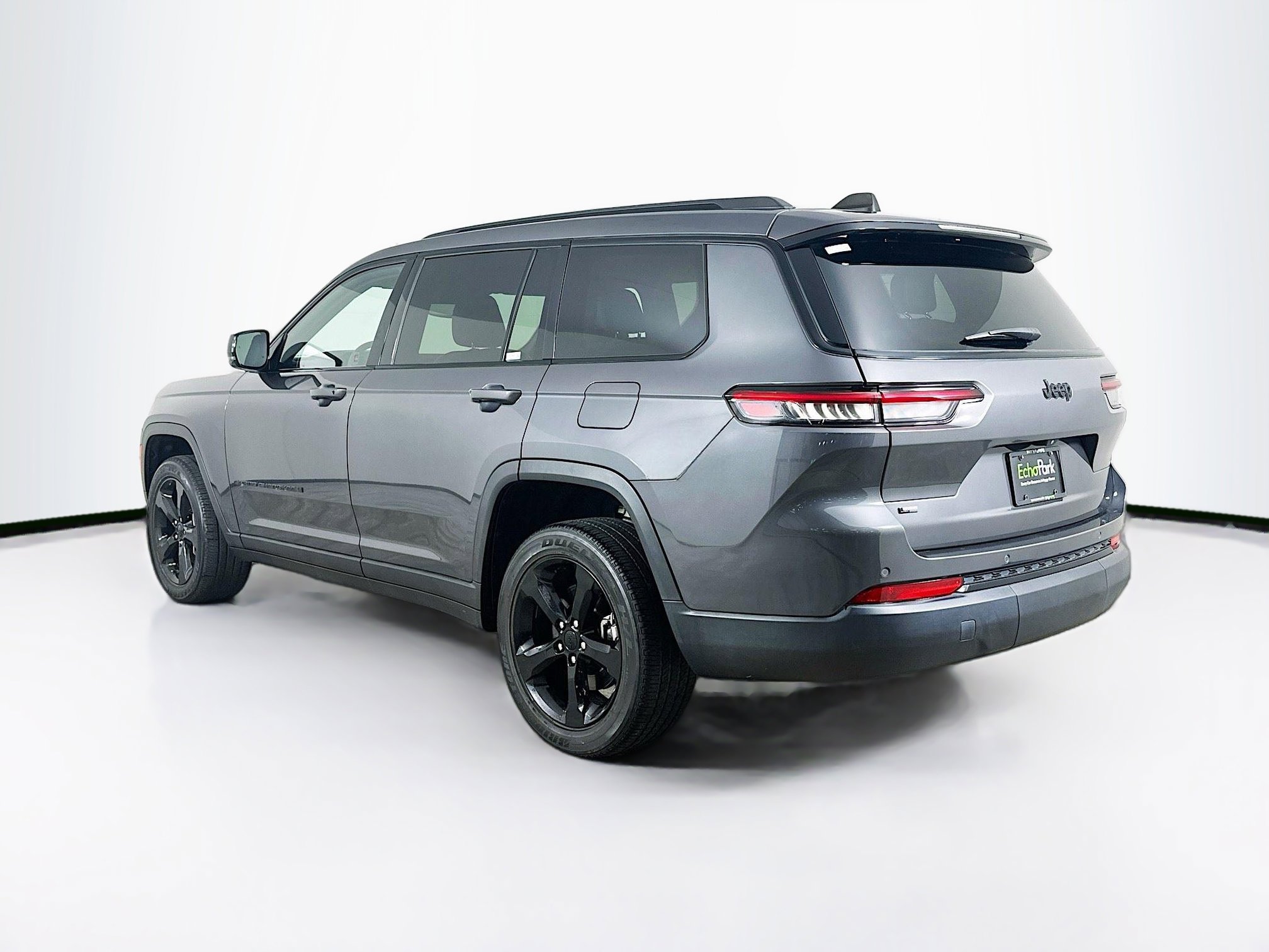 Used 2022 Jeep Grand Cherokee L Laredo image 5