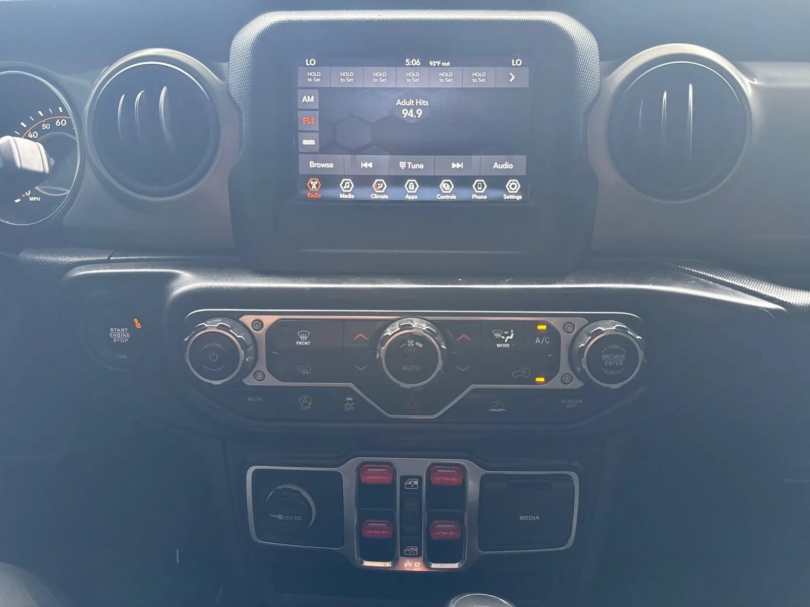 Used 2021 Jeep Gladiator Sport AWD/4WD image 17