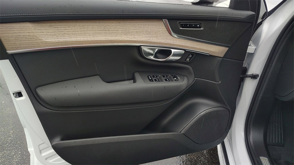 New 2026 Volvo XC90 B5 Plus image 8