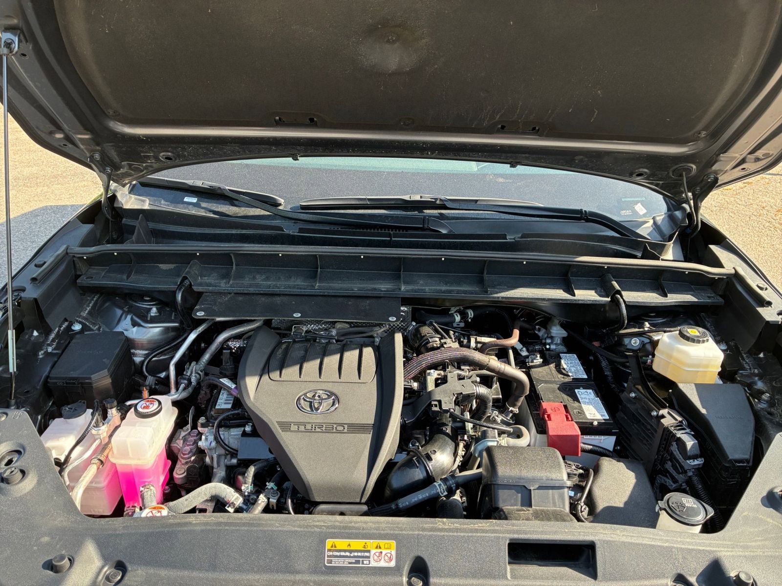 Used 2025 Toyota Highlander LE image 33