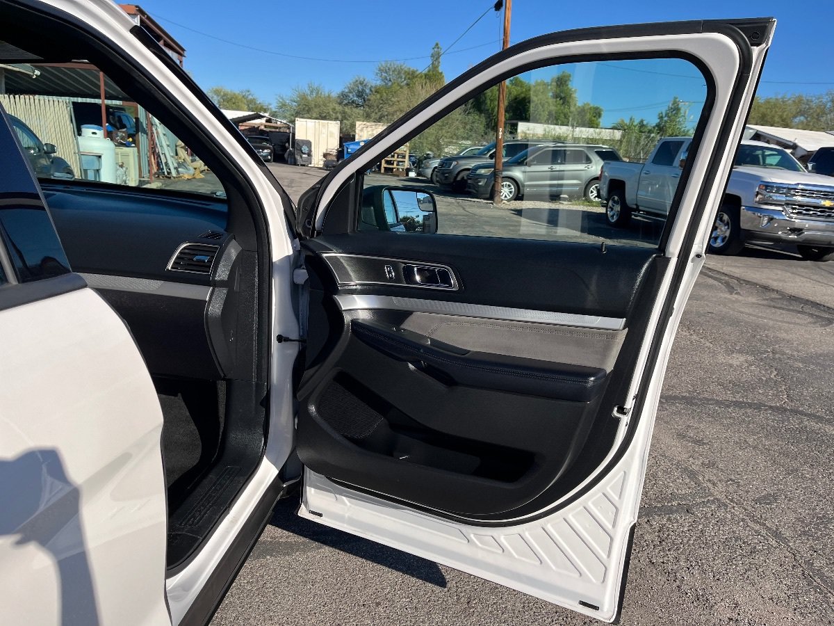 Used 2017 Ford Explorer XLT w/ Equipment Group 202A FWD image 41